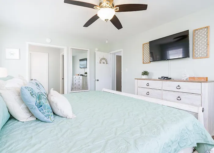 Holiday home Wanderlust At Little Lagoon By Youngs Suncoast