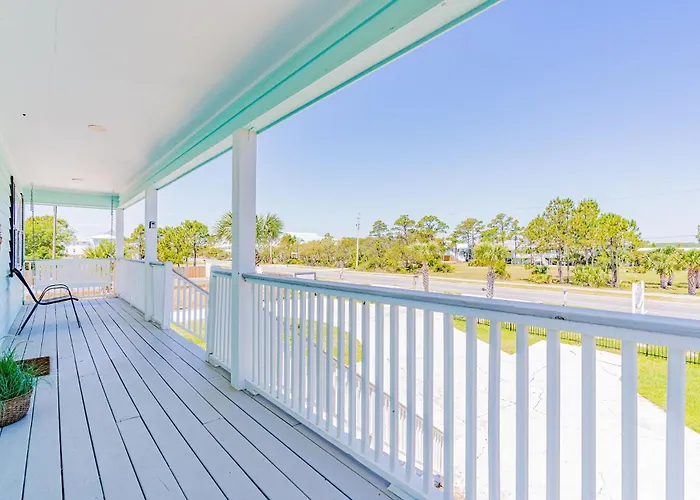 Holiday home Wanderlust At Little Lagoon By Youngs Suncoast *